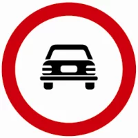 Indicator rutier Accesul interzis autovehiculelor cu exceptia motocicletelor fara atas